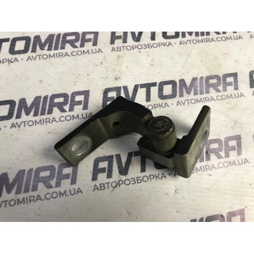 Петля передней левой двери нижний Fiat Punto 3 2005-2018 51825648